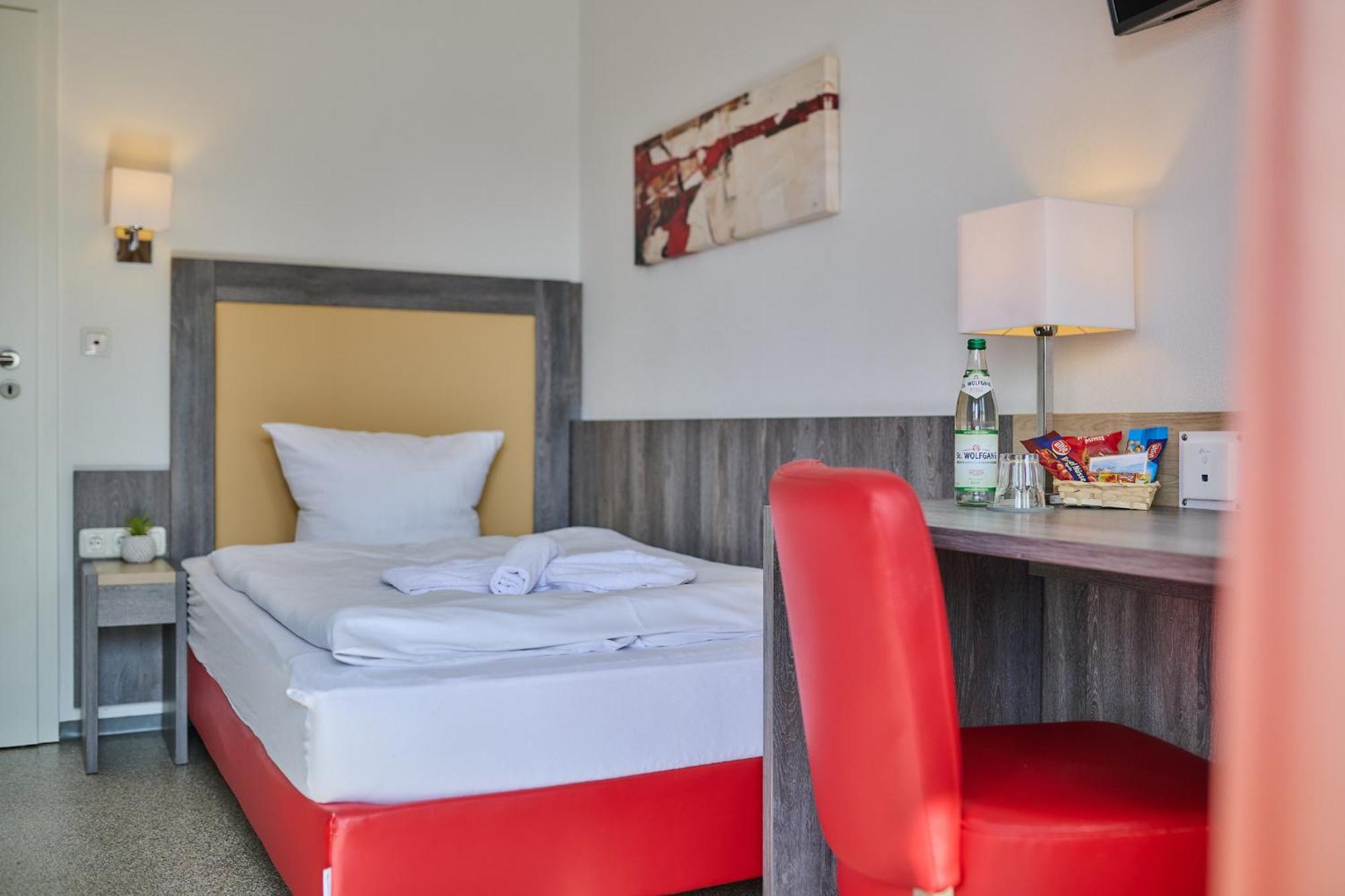 Sunny Hotel Regenstauf Exteriör bild